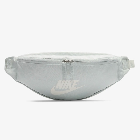 NWT light silver Nike Heritage Waistpack (3L) - Picture 1 of 6